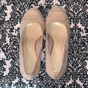 Nude shoe dazzle suede wedges Winifred style Sz 9
